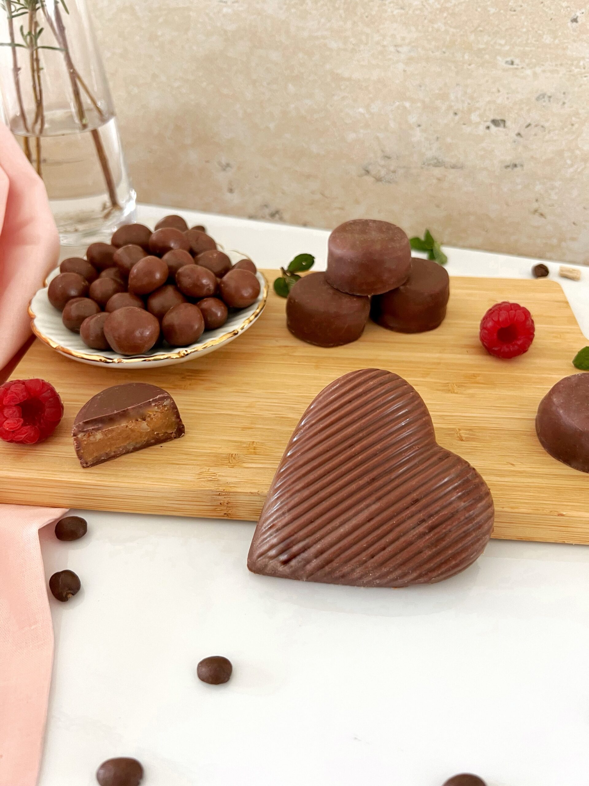 Postres artesanales, Postres caseros,, Repostería fina,, postres gourmet, postre familiar , frutos secos, mini alfajores , corazon de chocolate, pack clasico